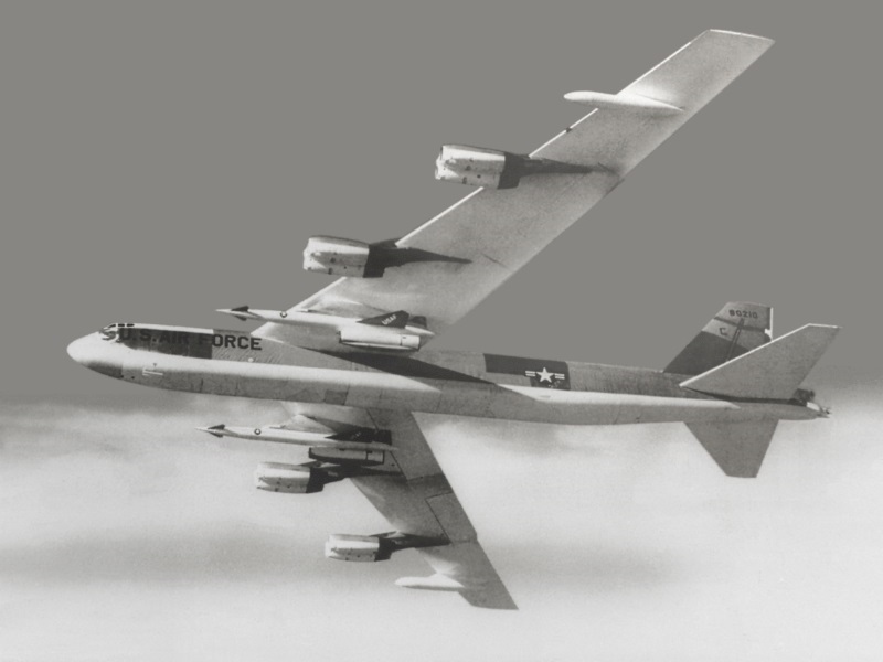 B-52G with Hound Dogs