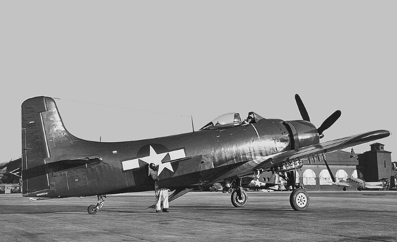 Douglas XBT2D-1 / 1945