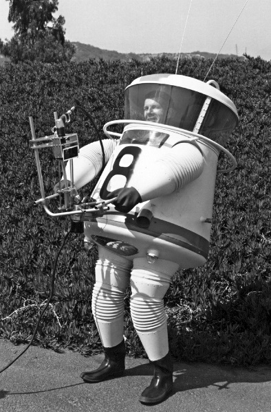 KEG ON LEGS SUIT