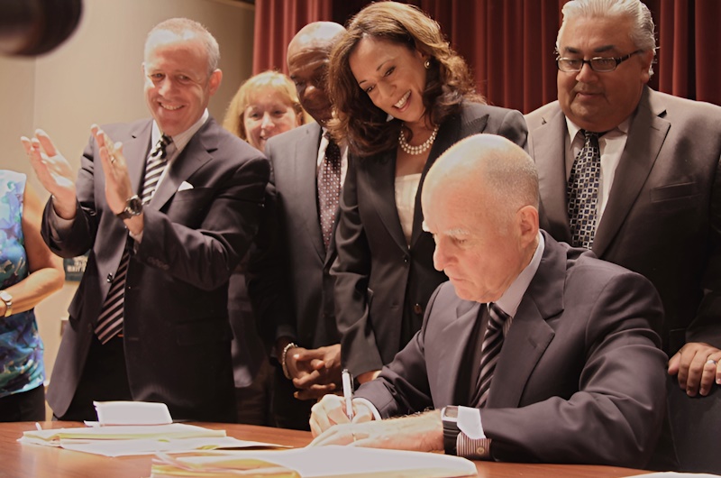 Jerry Brown signs homeowner's bill